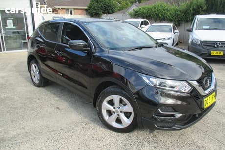 Black 2018 Nissan Qashqai Wagon St