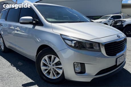 Silver 2017 Kia Carnival Wagon Si