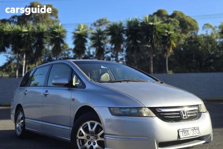 Silver 2004 Honda Odyssey Wagon Luxury