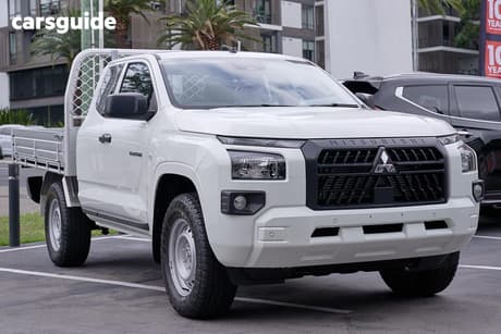 White 2025 Mitsubishi Triton Club Cab Chassis Glx (4X4)