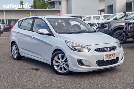 White 2018 Hyundai Accent Hatchback Sport