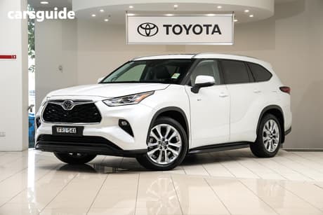 White 2024 Toyota Kluger Wagon Grande Hybrid Awd