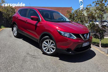 Red 2017 Nissan Qashqai Wagon Ts