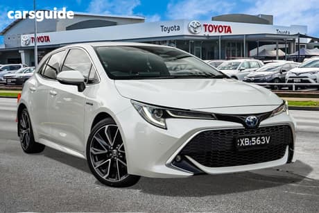 White 2020 Toyota Corolla Hatchback Zr (Hybrid)