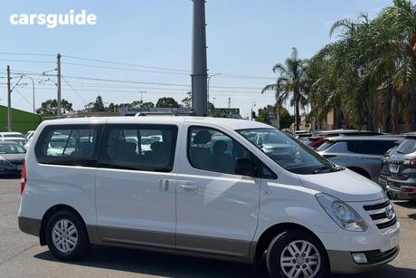 White 2017 Hyundai Imax Wagon