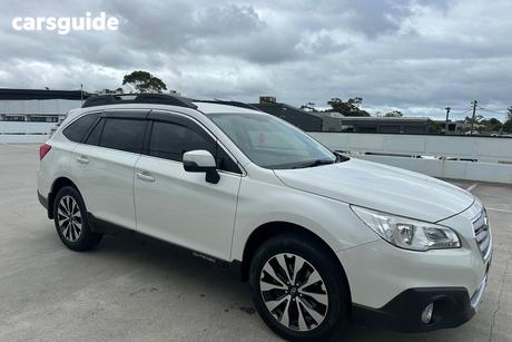 White 2017 Subaru Outback Wagon 2.5I Premium