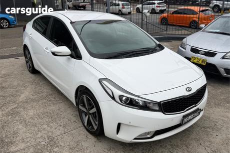 White 2017 Kia Cerato Sedan Sport+