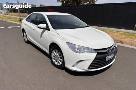 White 2016 Toyota Camry Sedan Altise
