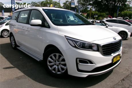 White 2018 Kia Carnival Wagon S