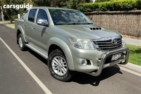 Silver 2013 Toyota Hilux Dual Cab Pick-up Sr5 (4X4)