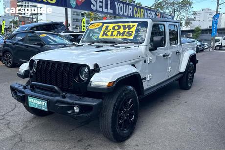 White 2024 Jeep Gladiator Dual Cab Utility Night Eagle (4X4)