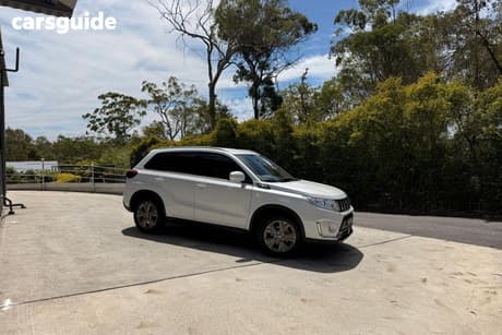 White 2023 Suzuki Vitara Wagon