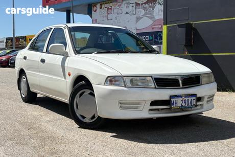 White 2002 Mitsubishi Lancer Sedan Gli