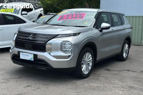 Silver 2022 Mitsubishi Outlander Wagon Es 7 Seat (2Wd)