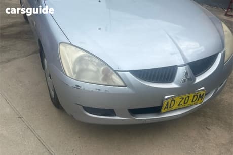 Silver 2005 Mitsubishi Lancer Sedan Es