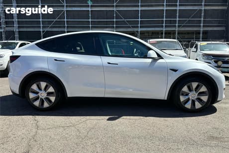White 2023 Tesla Model Y Wagon Rear-Wheel Drive