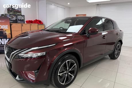 Red 2023 Nissan Qashqai Wagon St-L