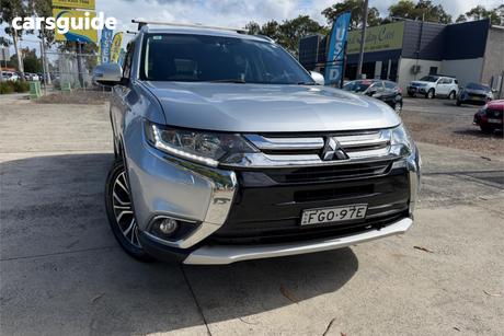 Silver 2015 Mitsubishi Outlander Wagon Exceed (4X4)