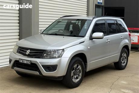 Silver 2014 Suzuki Grand Vitara Wagon Urban Navigator