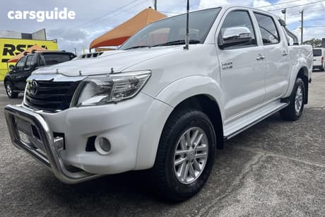 White 2013 Toyota Hilux Dual Cab Pick-up Sr5 (4X4)