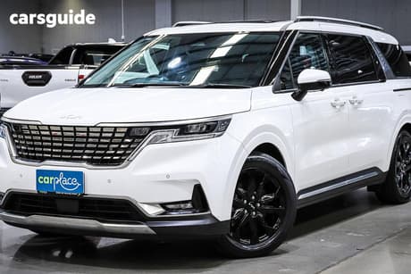 White 2023 Kia Carnival Wagon Special Edition