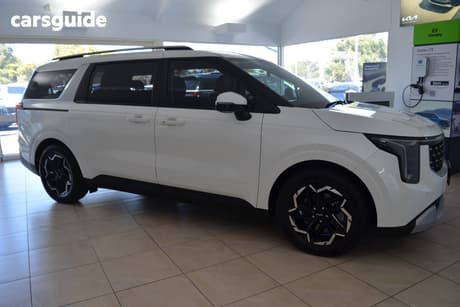 White 2024 Kia Carnival Wagon Sport