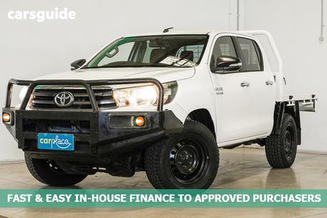 White 2017 Toyota Hilux Dual Cab Chassis Sr (4X4)