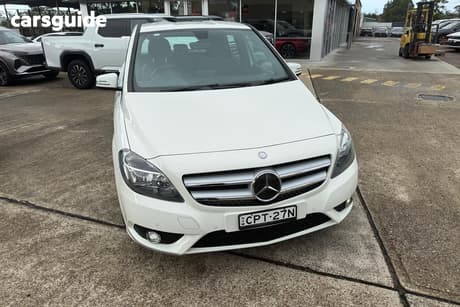 White 2013 Mercedes-Benz B200 Hatchback