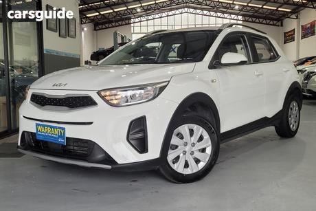 White 2023 Kia Stonic Wagon S