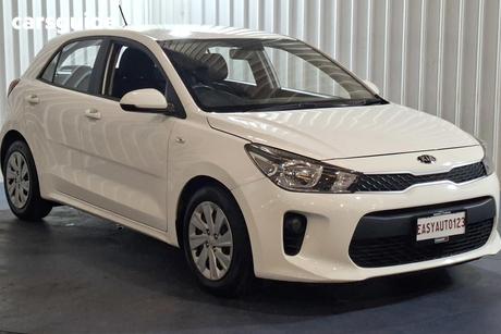 White 2019 Kia RIO Hatchback S