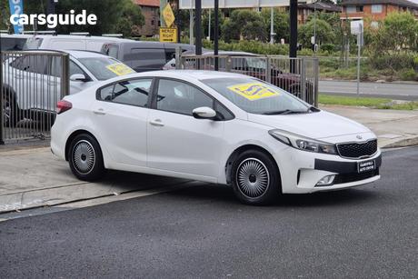 White 2016 Kia Cerato Hatchback S