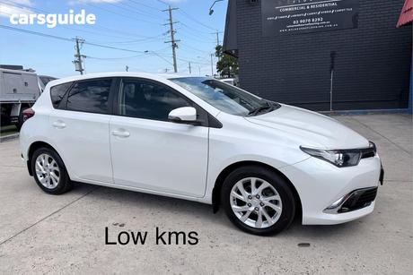 White 2018 Toyota Corolla Hatchback Ascent Sport