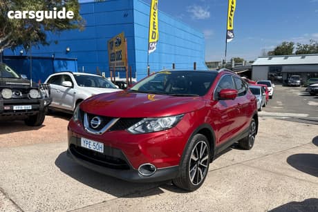 Red 2016 Nissan Qashqai Wagon Ti (4X2)