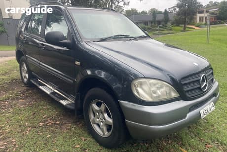 Blue 2000 Mercedes-Benz ML320 Wagon (4X4)