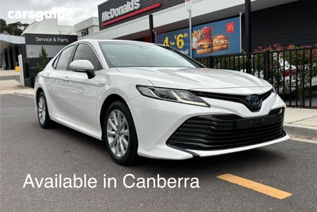 White 2018 Toyota Camry Sedan Ascent
