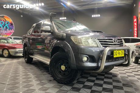 Grey 2014 Toyota Hilux Dual Cab Pick-up Sr5 (4X4)