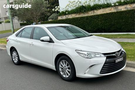 White 2016 Toyota Camry Sedan ALTISE