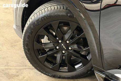 Black 2023 Kia Carnival Wagon Platinum