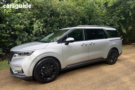 Silver 2022 Kia Carnival Wagon Platinum