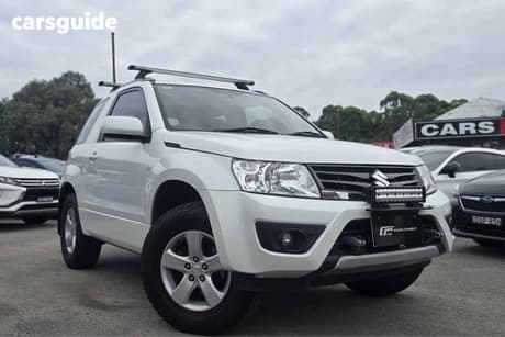 White 2016 Suzuki Grand Vitara Wagon Navigator (4X4)
