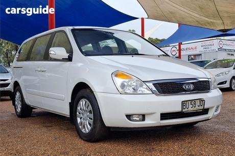 White 2013 Kia Grand Carnival Wagon S