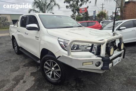 White 2020 Toyota Hilux Double Cab Pick Up Sr5 (4X4)