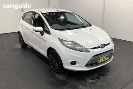 White 2012 Ford Fiesta Hatchback Cl