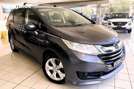 Grey 2014 Honda Odyssey Wagon Vti