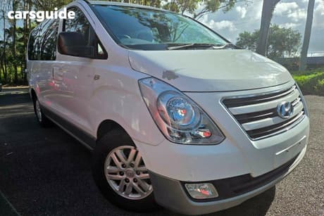 White 2015 Hyundai Imax Wagon