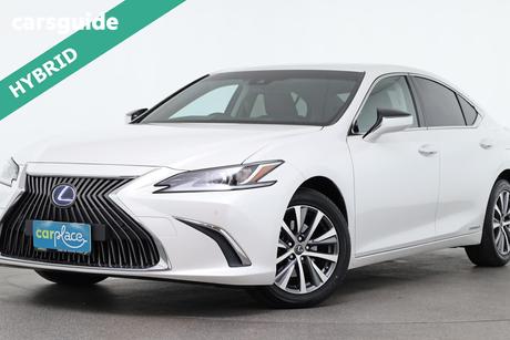 White 2019 Lexus ES300H Sedan Luxury Hybrid