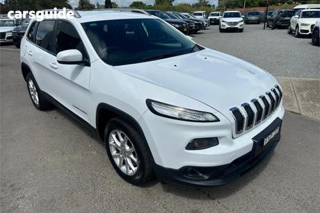 White 2014 Jeep Cherokee Wagon Longitude (4X4)