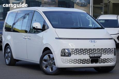 White 2025 Hyundai Staria Wagon Highlander