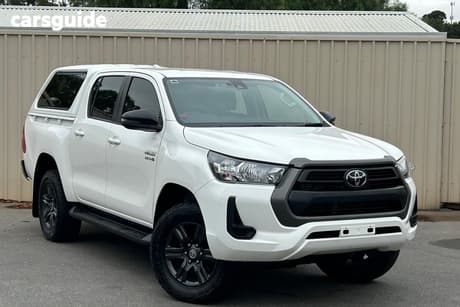 White 2022 Toyota Hilux Double Cab Pick Up Sr (4X4)