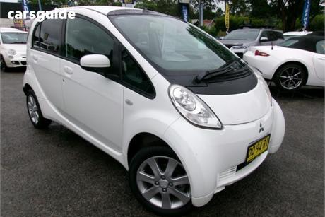 White 2010 Mitsubishi I-Miev Hatchback